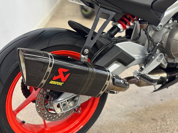 Aprilia Tuono | Akrapovic | Farthållare | Quickshift | 95hk 9 of 17