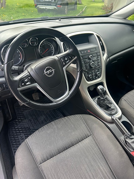 Opel Astra 9 of 11