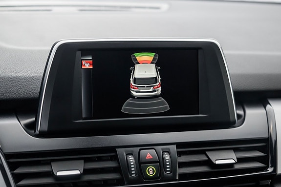 BMW 216d 14 of 23