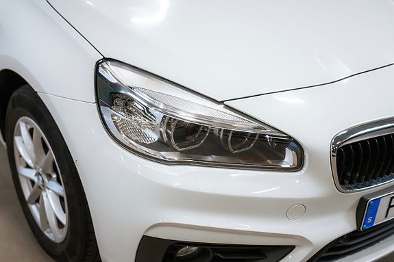 BMW 216d 9 of 23