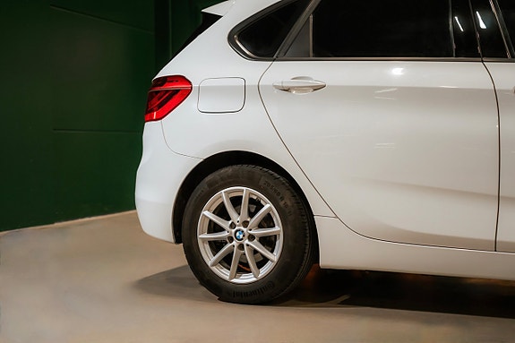 BMW 216d 8 of 23