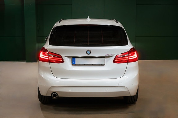 BMW 216d 6 of 23