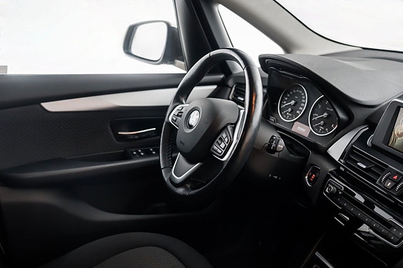 BMW 216d 21 of 23