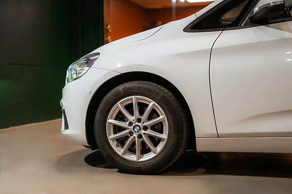 BMW 216d 7 of 23