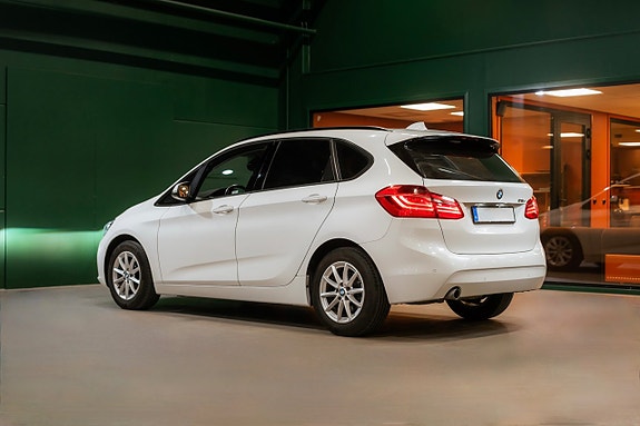 BMW 216d 3 of 5