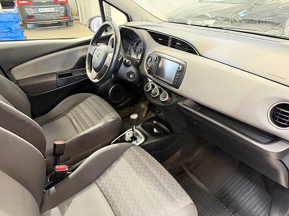 Toyota Yaris 9 of 13