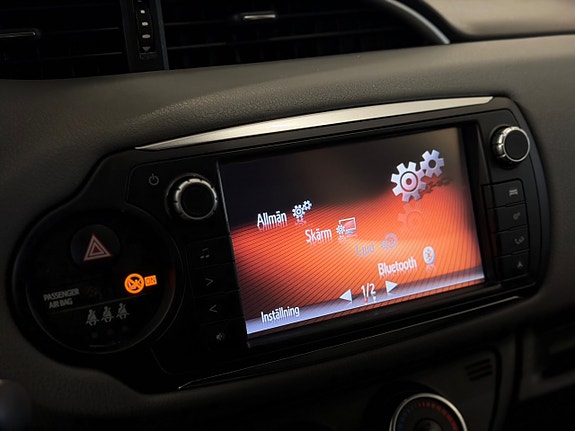 Toyota Yaris 11 of 13