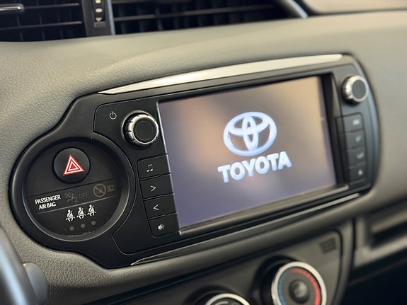Toyota Yaris 10 of 13