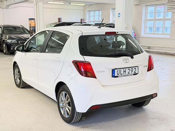 Toyota Yaris 5 of 13