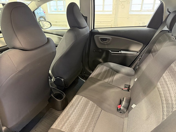 Toyota Yaris 7 of 13