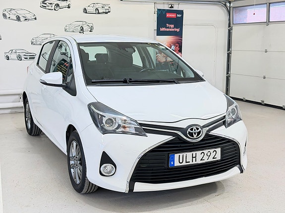 Toyota Yaris 2 of 13