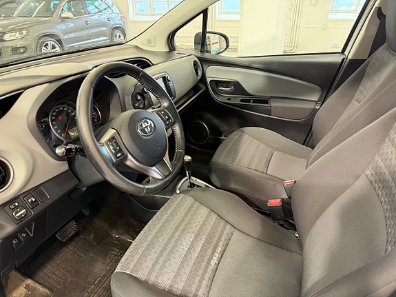 Toyota Yaris 6 of 13