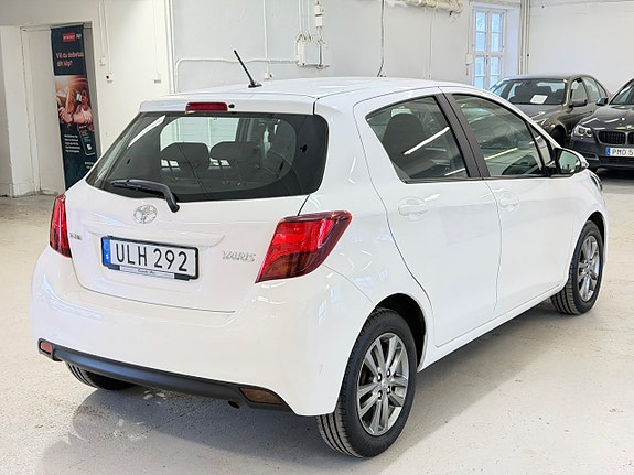 Toyota Yaris 4 of 13