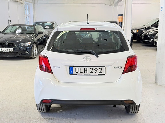 Toyota Yaris 13 of 13