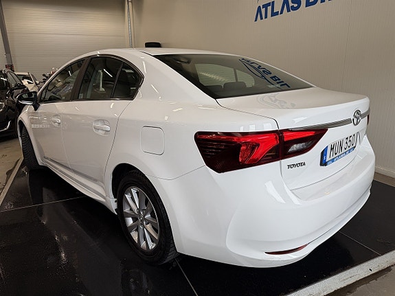Toyota Avensis 3 of 5
