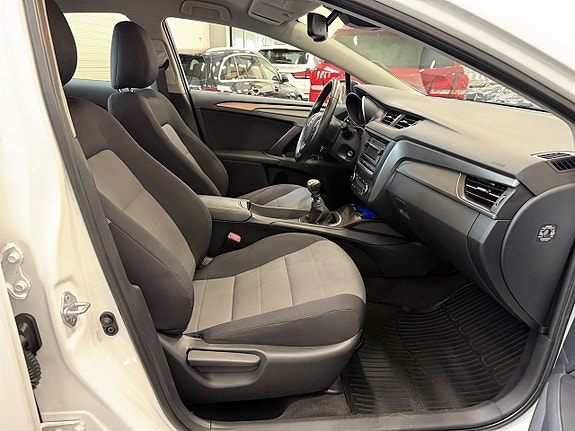 Toyota Avensis 10 of 22