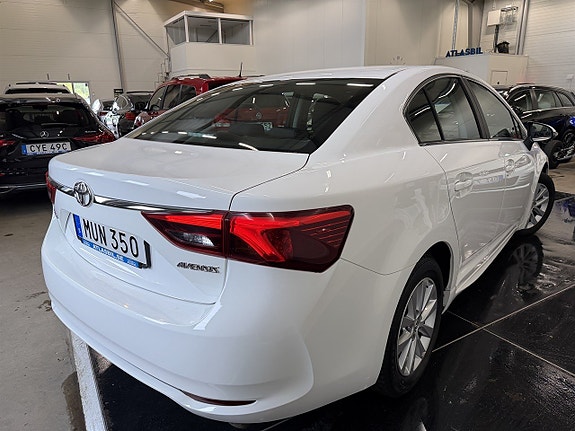 Toyota Avensis 5 of 5
