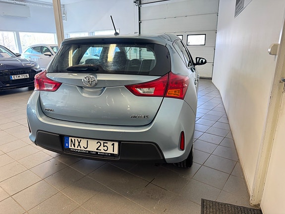 Toyota Auris 4 of 5
