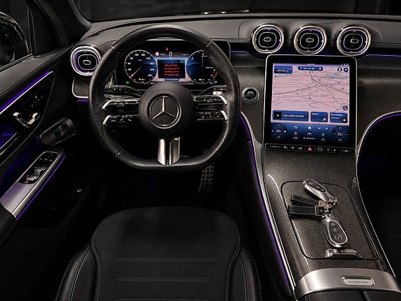 Mercedes-Benz GLC300 e 11 of 17