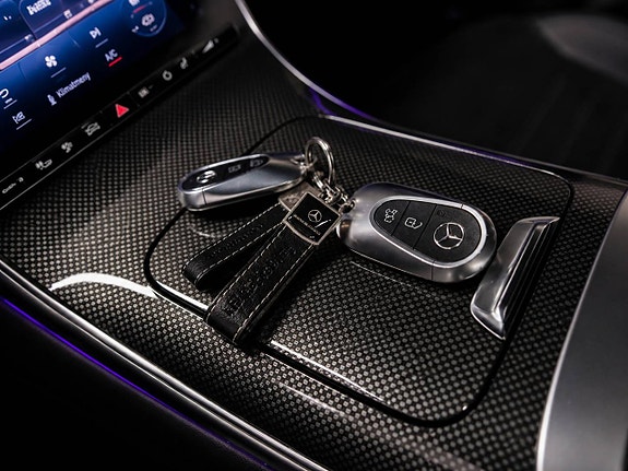 Mercedes-Benz GLC300 e 15 of 17