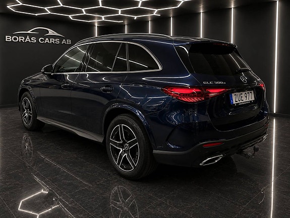 Mercedes-Benz GLC300 e 3 of 5