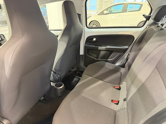 Volkswagen UP! 7 of 14
