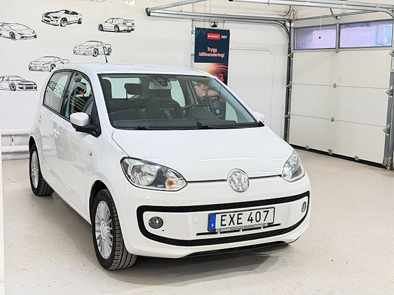 Volkswagen UP! 2 of 5