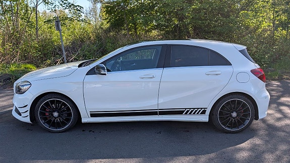 Mercedes-Benz A180 2 of 5