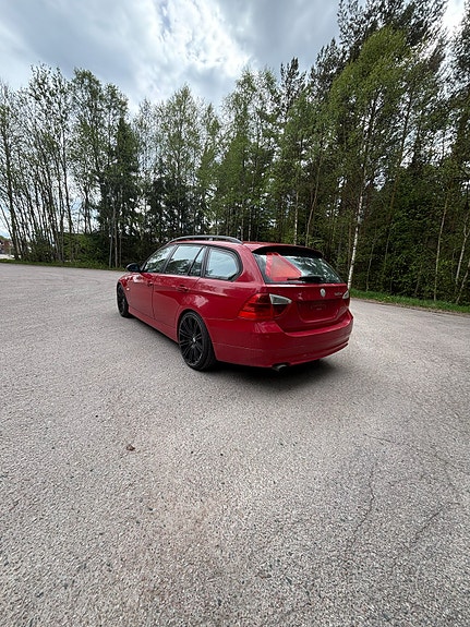 BMW 320d 4 of 5