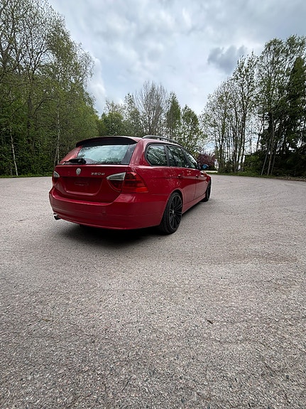 BMW 320d 3 of 5