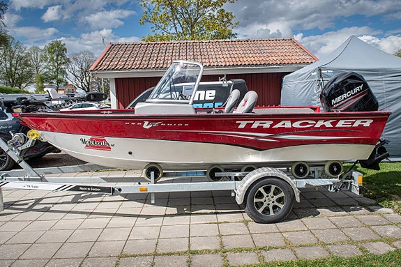 Tracker ProGuide V16 WT Mercury F80 ELPT