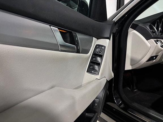 Mercedes-Benz C220 25 of 30