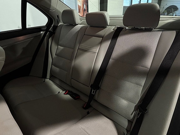 Mercedes-Benz C220 19 of 30