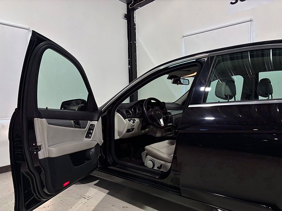 Mercedes-Benz C220 24 of 30