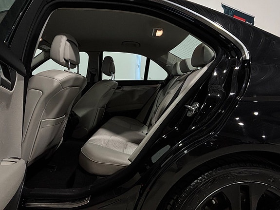 Mercedes-Benz C220 18 of 30