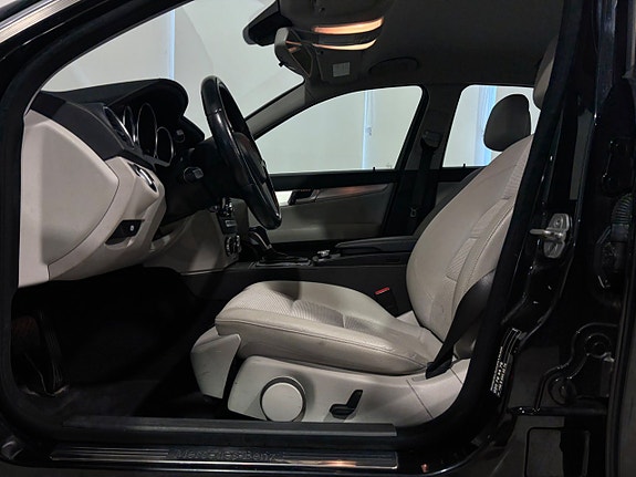 Mercedes-Benz C220 23 of 30