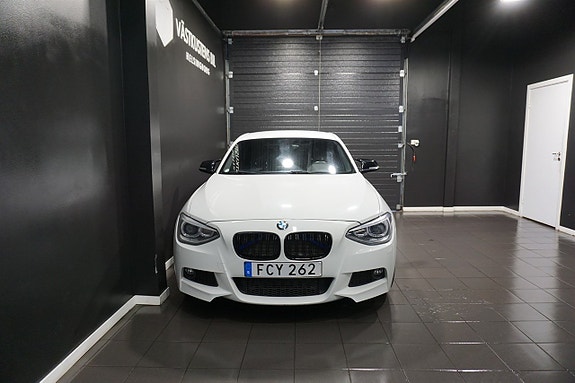 BMW 116i 2 of 5