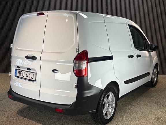 Ford Transit Courier 6 of 16