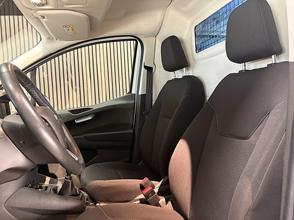 Ford Transit Courier 14 of 16