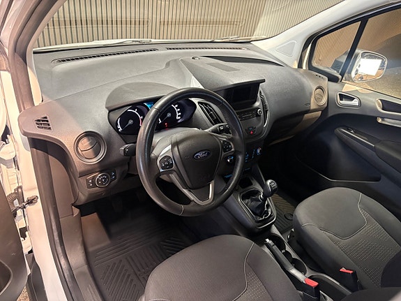 Ford Transit Courier 9 of 16
