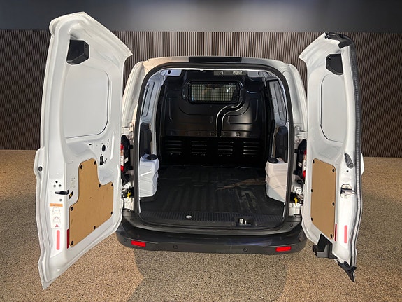 Ford Transit Courier 12 of 16