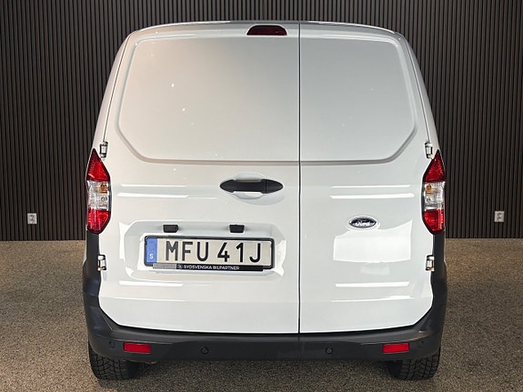 Ford Transit Courier 5 of 5