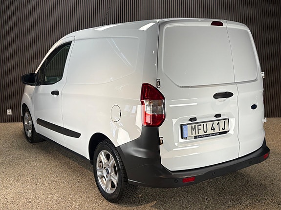 Ford Transit Courier 4 of 5