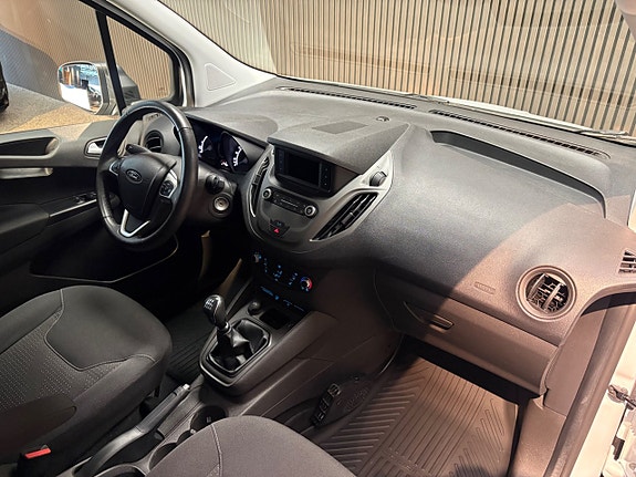 Ford Transit Courier 15 of 16