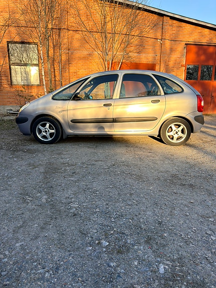Citroen Xsara Picasso 3 of 5