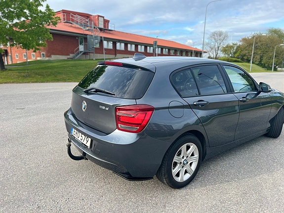 BMW 118d 2 of 5