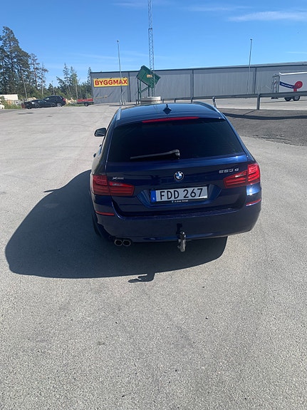 BMW 520d 3 of 5