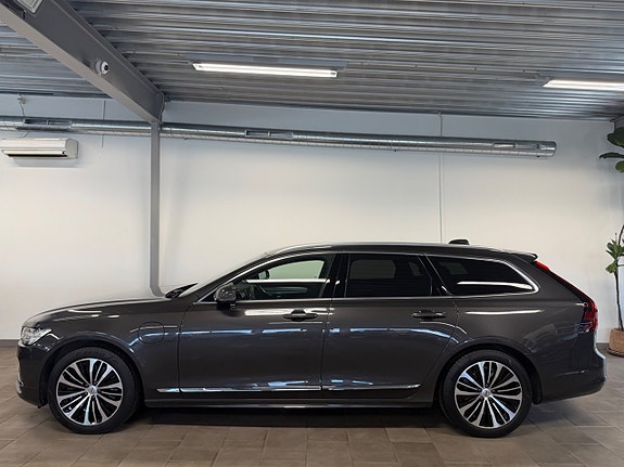Volvo V90 2 of 5