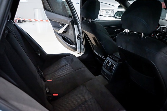 BMW 320d 16 of 30