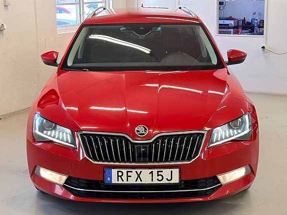 Skoda Superb 2 of 5